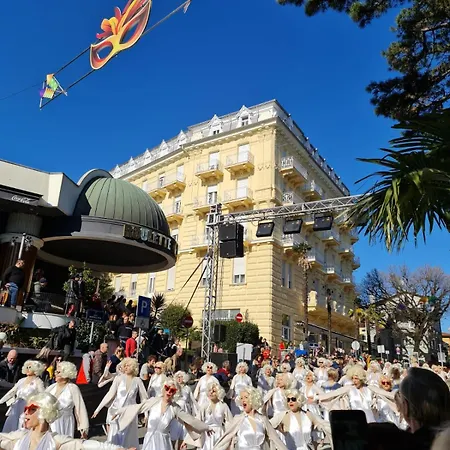 Kamelija - Center Minute To The شقة