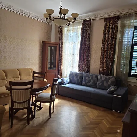 Kamelija - Center Minute To The